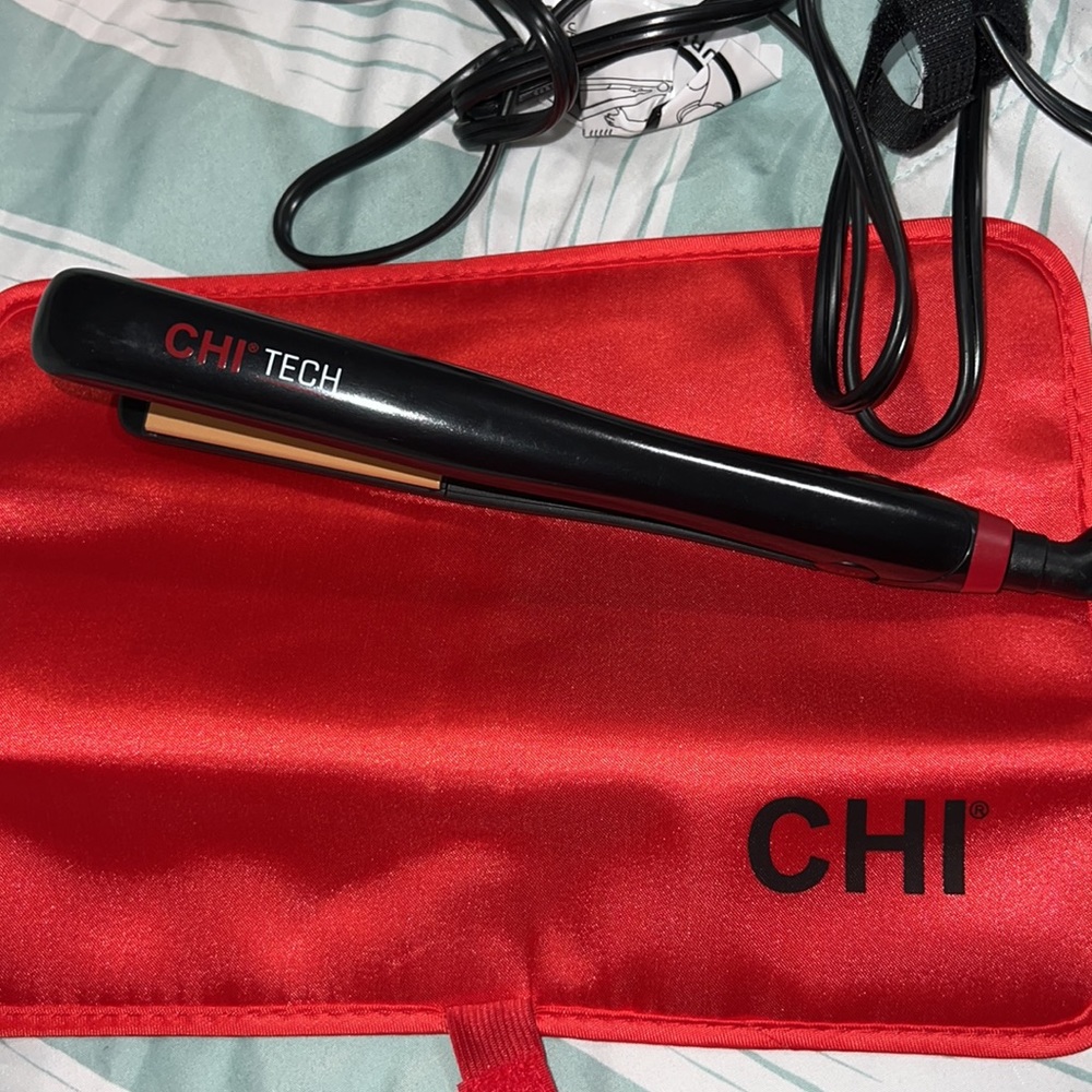 CHI Tech 3/4" Travel Ceramic Hairstyling Iron for On-the-go Styling.